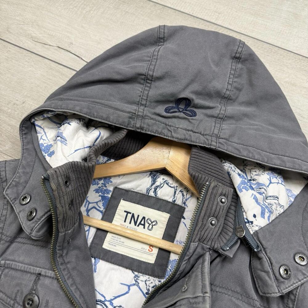 Y2K TNA Aritzia Utility Bomber Jacket Women’s S Gray Hooded Zip Up Floral Lining - Picture 3 of 7